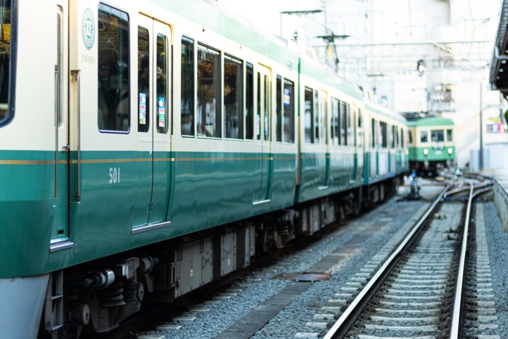 藤沢駅と鎌倉駅を結ぶ江ノ島電鉄